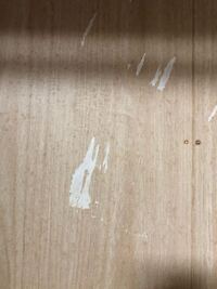 賃貸物件なのですが リメイクシートを剥がしてみたら木目が剥がれ Yahoo 知恵袋