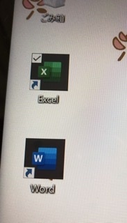 Excel Wordのアイコンをデスクトップにつけたのですが 背景が Yahoo 知恵袋