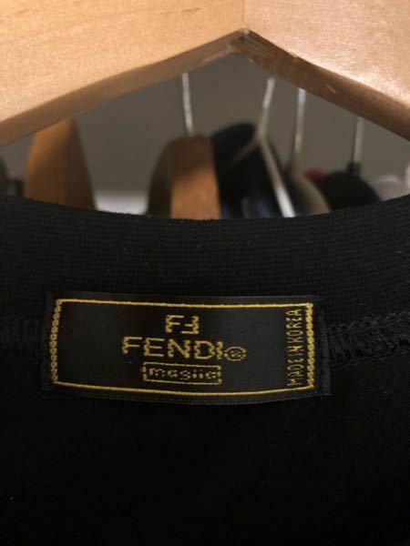 FENDIのTシャツのタグを見て偽物だと思いました。詳しい方教えてく