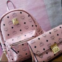 Mcmのショルダーバッグが欲しいんですけど色々見てたらmcmダサい Yahoo 知恵袋