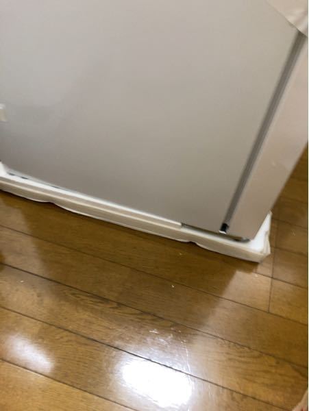 ホワイト冷蔵庫 下冷蔵上冷凍　大阪取りに来てもらうか頂ける方 ホワイト冷蔵庫 下冷蔵上冷凍 大阪取りに来てもらうか頂ける方