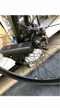 クロスバイクのブレーキ交換前の画像です。 ワイヤーを交換しないでブレーキ本体、ディスクのみの交換は可能なのでしょうか？

機械式から機械式へワイヤー以外交換できますか？