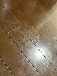 賃貸アパート 住んで1年半目 フローリングのニス が所々禿げてい Yahoo 知恵袋