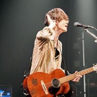 この藤原基央さんの様な髪型にセットするにはどの様にすれば良いでしょう Yahoo 知恵袋