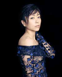宇多田ヒカルさんのこの服はどちらのブランドの物でしょうか 宜しくお願い致します Yahoo 知恵袋