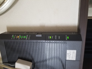至急です ドコモ光を使っているのですがモデムのuniの場所が点滅して 光回線と Yahoo 知恵袋