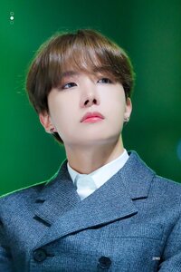 Btsのホソクさんって よく かっこよくない ぶさいく などと言わ Yahoo 知恵袋