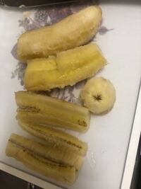 この状態のバナナはたべれますか 茎 の部分には白いカビが少し付いていて Yahoo 知恵袋