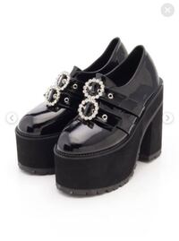 こちらのbubblesの靴の厚底部分は何センチですか 量産型地雷 Yahoo 知恵袋