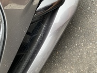 画像のように車のフロントバンパーの部分に蜘蛛の巣がはられます 蜘蛛自 Yahoo 知恵袋