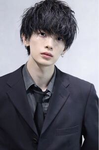 声優の櫻井孝宏さんのこの写真のような髪型にしたいのですが この髪型は Yahoo 知恵袋