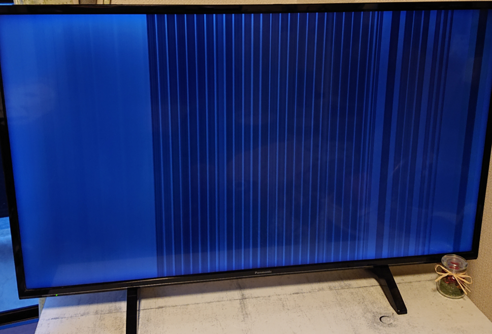 去年の7月初旬購入したPanasonicビエラTH-43FX600のテレビです
