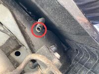 車の下に水たまりの様なものが2箇所出来ています 両方とも無臭でした 色 Yahoo 知恵袋