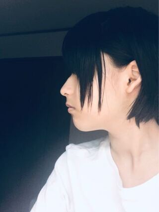 下の画像見てもらったら分かるんですけど 自分の鼻鷲鼻なんですよ これ Yahoo 知恵袋