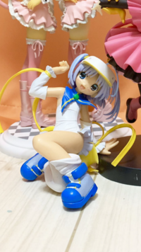半分ピンク色で半分青色のキャラクターの名前が思い出せません Yahoo 知恵袋