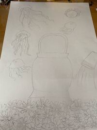 写真の通り 海の中のクラゲの絵を描いているんですが 絵の具を使って描くんですけ Yahoo 知恵袋