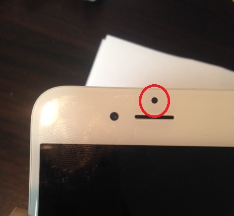 Iphone6s この黒い点ってなに ガラスフィルム 今まではこの黒い点を Yahoo 知恵袋
