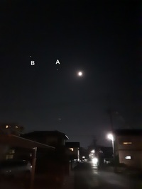 何の星か教えてください 昨日の２０時頃南の空の低い位置に月がありその左側 東側 Yahoo 知恵袋