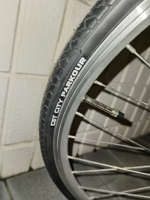 自転車がパンクした場合、新しいタイヤ＆チューブ交換するといくら 