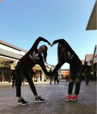 高3です 文化祭で付き合ってない 友達と画像のようなポーズをとりました けど Yahoo 知恵袋