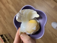 ゆで卵を作ったところひび割れていたようで、茹でてる最中に白身 ゆで卵を作ったところひび割れていたようで、茹でてる最中に白身