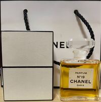 私の誕生日に友人からCHANELの香水をもらったのですがこれは本物で