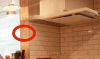 画像の赤で囲んだ、キッチンのコンロ前の壁のところに付けられるキッチンペーパーホルダー、箱ティッシュホルダーでいい商品があれば教えて頂けませんか！？ 壁の幅は約18cmです！

お願いします<(_ _)>