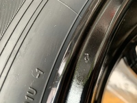 ネットで新品のタイヤ、ホイールセットを購入しました。開封すると全て  