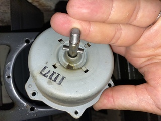 換気扇のモーターの軸から異音がしましたので 分解掃除しようと試みまし Yahoo 知恵袋