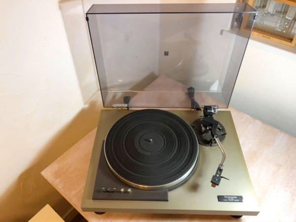 先日、テクニクスのSL-55のレコードプレーヤーを譲ってもらいました