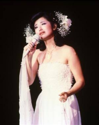 伝説の歌手山口百恵は 今でも綺麗で 美人だと思われますか 現在の山口百恵 Yahoo 知恵袋