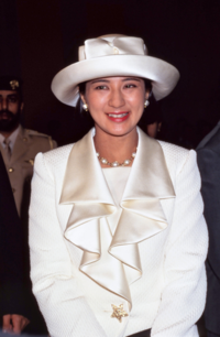 この写真のようなデザイン襟はなんていう名称ですか なかなか見かけないデザ Yahoo 知恵袋