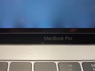 Macbookproの画面下の黒い線 ディスプレイの下の方に写真 Yahoo 知恵袋
