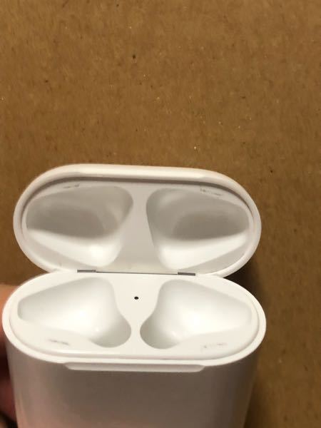 AirPods本体 汚れが少し目立ちます 洗えば落ちます入れ物はついてません I tried out the official cleaning method for AirPods Pro