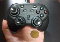 Ps4のコントローラーで 純正よりもサイズが小さいものを探しています P Yahoo 知恵袋