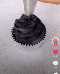 妹の誕生日にこのカップケーキを作ってハロウィン仕様にしたいと思っています Yahoo 知恵袋
