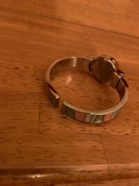 腕時計の装着方法についての質問ですこの時計のつけ方がわからないのですがど Yahoo 知恵袋