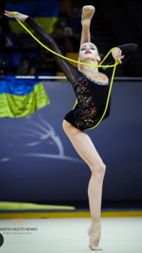 小１の娘ですが来月に新体操の大会にでます 髪型についてです 大会とと言っ Yahoo 知恵袋