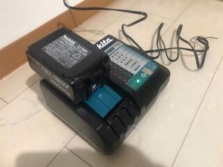 マキタの充電について 緑が点滅しない場合は フル充電になったト Yahoo 知恵袋