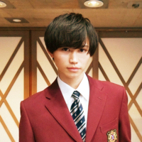 下記の画像の男性は 童顔に見えるようにするメイクをしていますか Yahoo 知恵袋