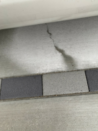 築一年の建て売りを買ったのですが 住み始めて１ヶ月弱で駐車場のコンクリートにクラ 教えて 住まいの先生 Yahoo 不動産