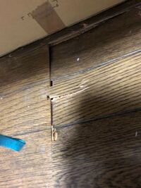 賃貸でフローリングにこのような破損が出来てしまいました 退去の際かなり費用かかる 教えて 住まいの先生 Yahoo 不動産