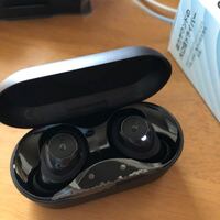 ワイヤレスイヤホンについての質問です。 - イヤホンをケースに入れた 