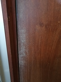 トイレのドアのカビについて古い団地に住んでいます 写真のように木のド Yahoo 知恵袋