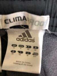 アディダスのウインドブレーカーのメンズレディースの見分け方を教えてく Yahoo 知恵袋