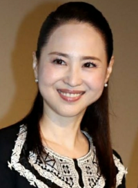 松田聖子さんせっかくおきれいでおられるのだから前髪をほんの少しでいい Yahoo 知恵袋