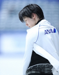 羽生結弦について フィギュアスケートの羽生結弦さんですが Anaのジャンパーを Yahoo 知恵袋