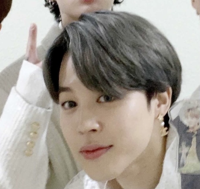 CHANEL フープピアス　btsテテ CHANEL フープピアス btsテテ テテ着用 CHANELピアス