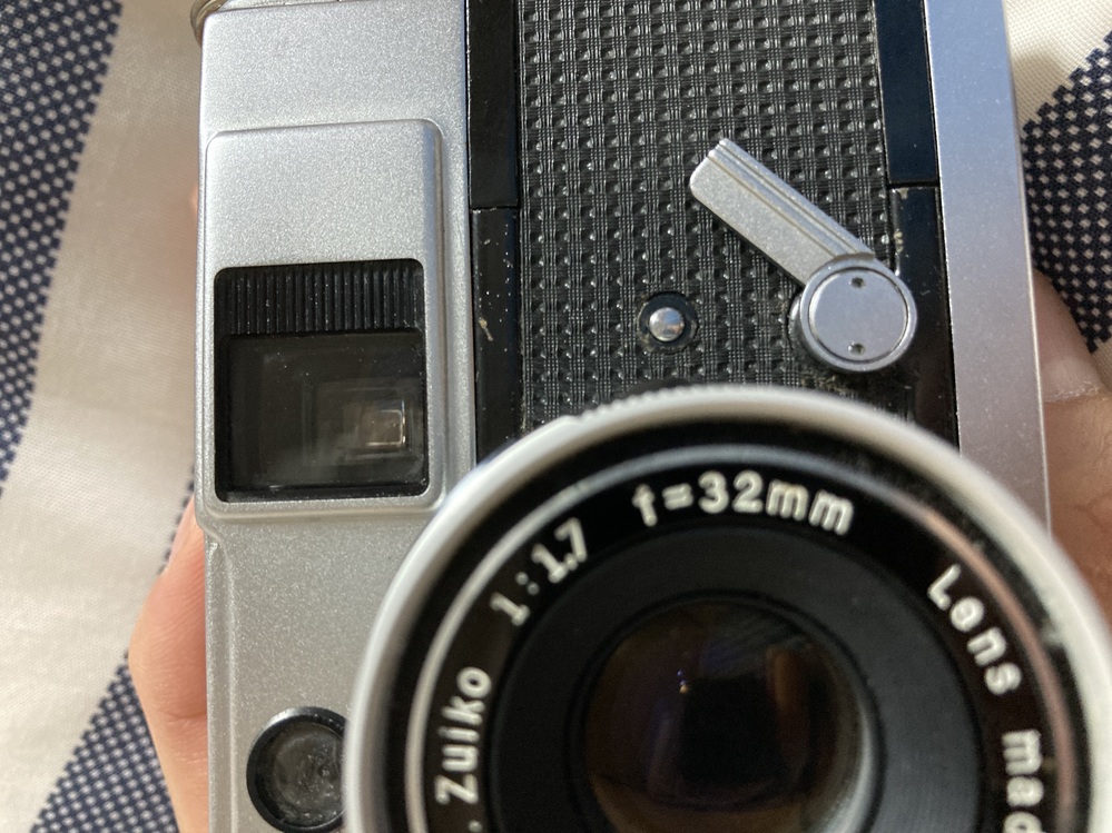 カメラ初心者です。先日フィルムカメラのolympuspeneedを購入したので