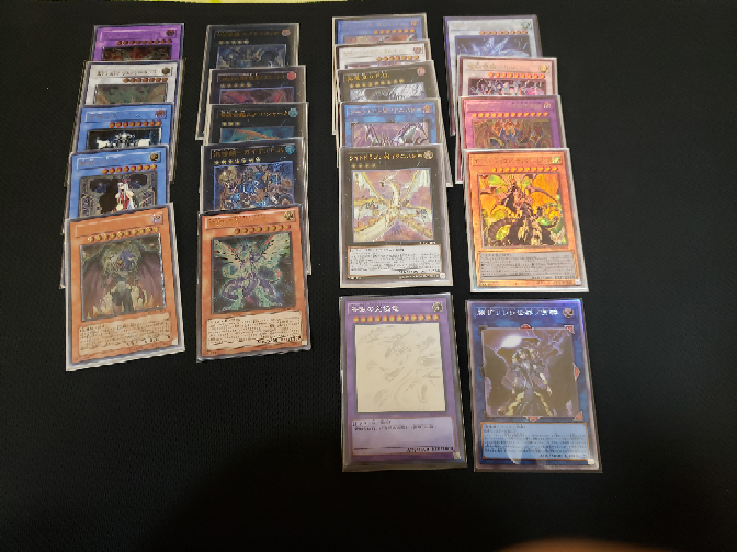 遊戯王についての質問です。 - レリーフとホログラフィックの光沢
